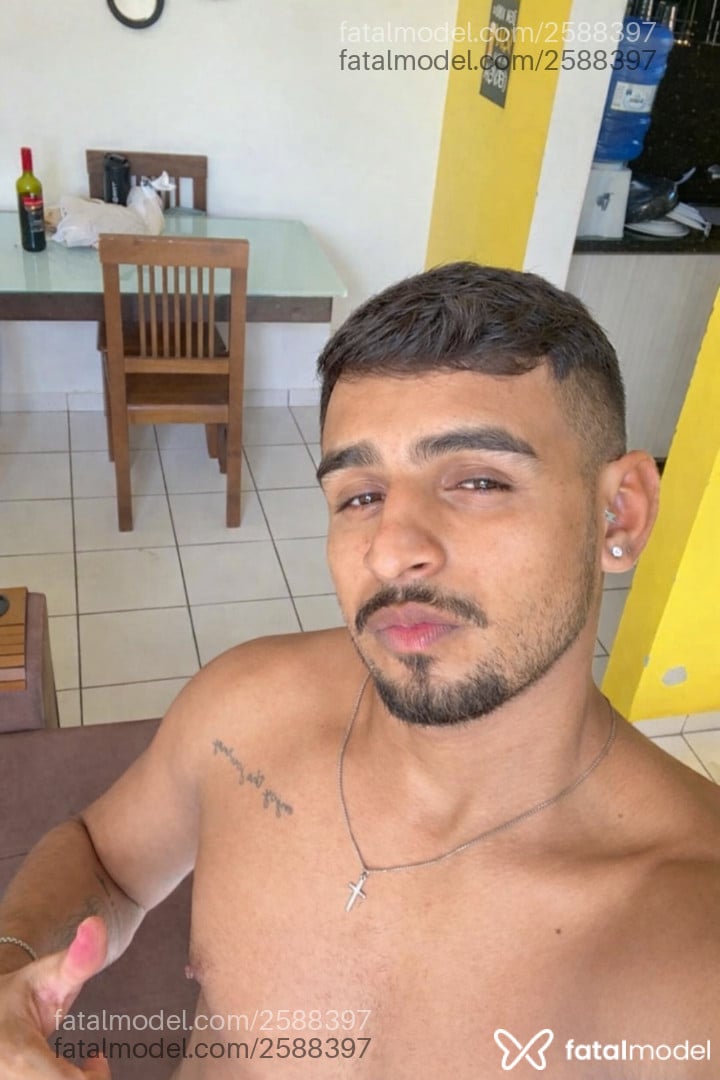 Acompanhante homem com cabelo castanho de olhos castanhos em Florianópolis Acompanhante homem com cabelo castanho de olhos castanhos em Florianópolis - Silvalins