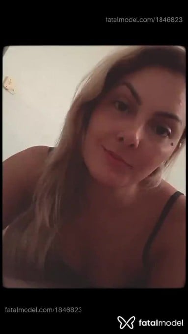 Acompanhante mulher loira (o) de olhos castanhos - Thais Escorpião Acompanhante mulher loira (o) de olhos castanhos - Thais Escorpião