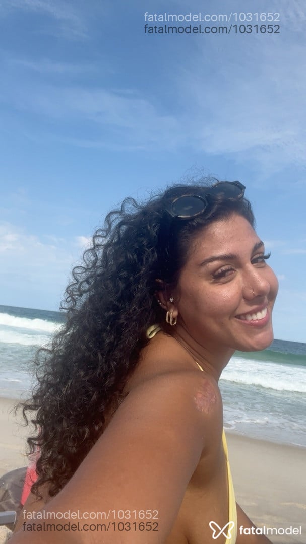 Acompanhante mulher com cabelo castanho de olhos castanhos - Luua Acompanhante mulher com cabelo castanho de olhos castanhos - Luua
