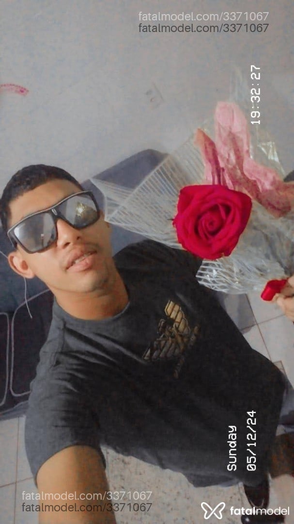 Acompanhante homem com cabelo castanho de olhos pretos em Balneário Camboriú Acompanhante homem com cabelo castanho de olhos pretos em Balneário Camboriú - Wolfsex