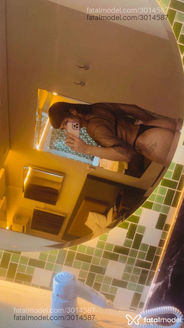Acompanhante mulher trans morena (o) de olhos castanhos - Nanda