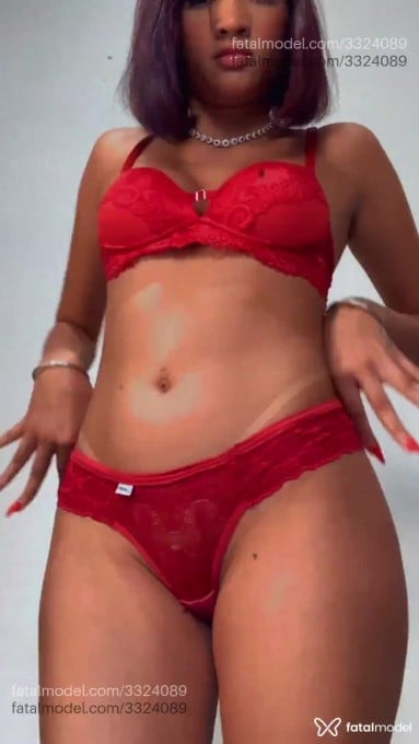 Acompanhante mulher morena (o) de olhos castanhos em Lavras - Paola Salles