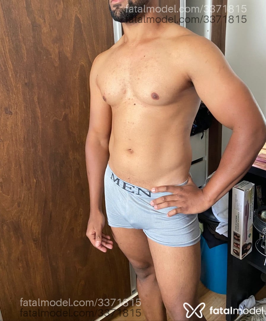 Acompanhante homem com cabelo castanho de olhos castanhos em Londrina - Negoh