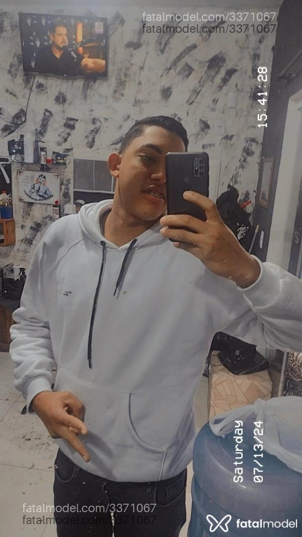 Acompanhante homem com cabelo castanho de olhos pretos em Balneário Camboriú Acompanhante homem com cabelo castanho de olhos pretos em Balneário Camboriú - Wolfsex