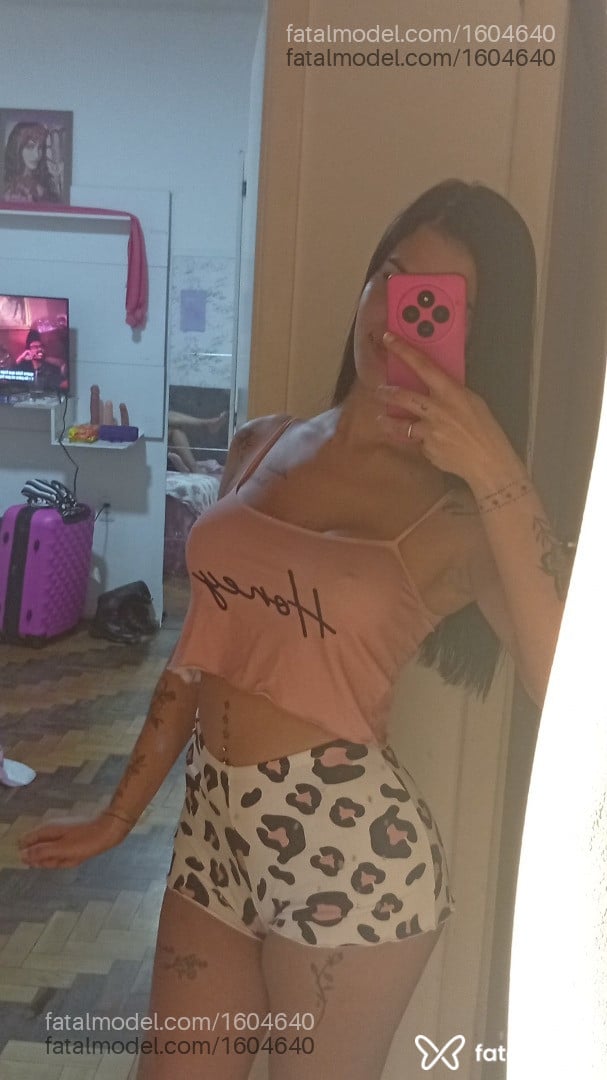 Acompanhante mulher trans com cabelo castanho de olhos castanhos em Porto Alegre - Morena