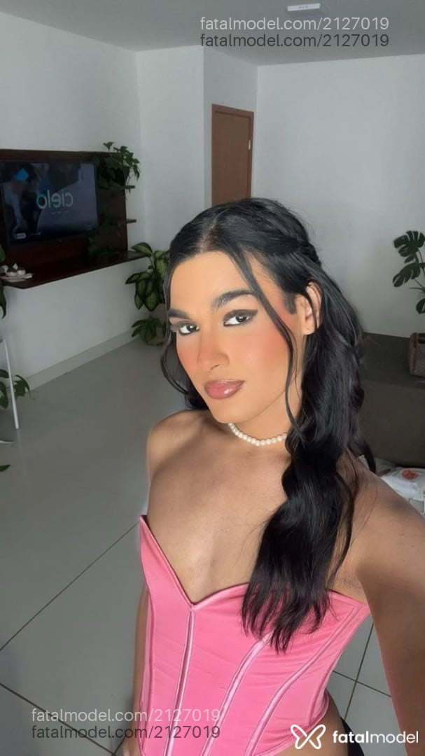 Acompanhante mulher trans morena (o) de olhos castanhos em Uberlândia - Zaira
