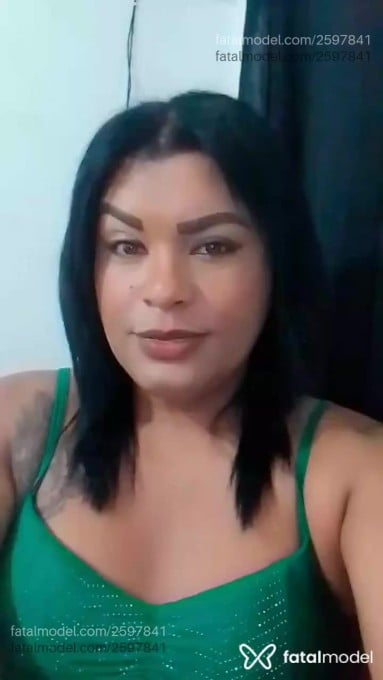 Acompanhante mulher trans morena (o) de olhos pretos - Roluda Acompanhante mulher trans morena (o) de olhos pretos - Roluda