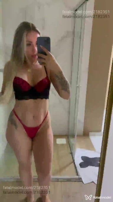 Acompanhante mulher loira (o) de olhos azuis em Novo Hamburgo Acompanhante mulher loira (o) de olhos azuis em Novo Hamburgo - Betina Liz