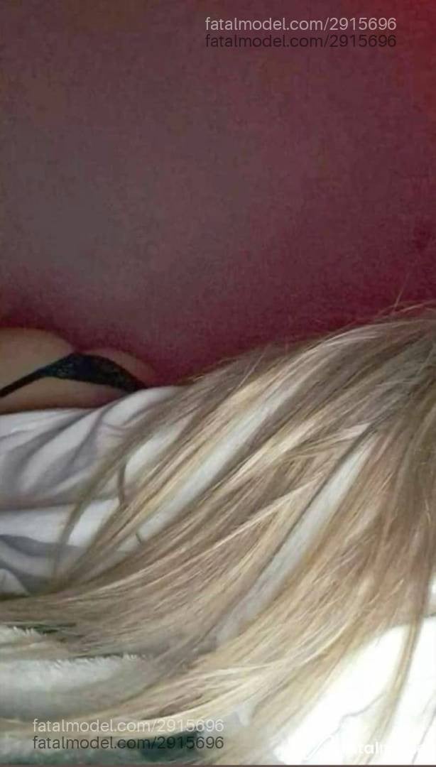 Acompanhante mulher loira (o) de olhos castanhos - Bruna