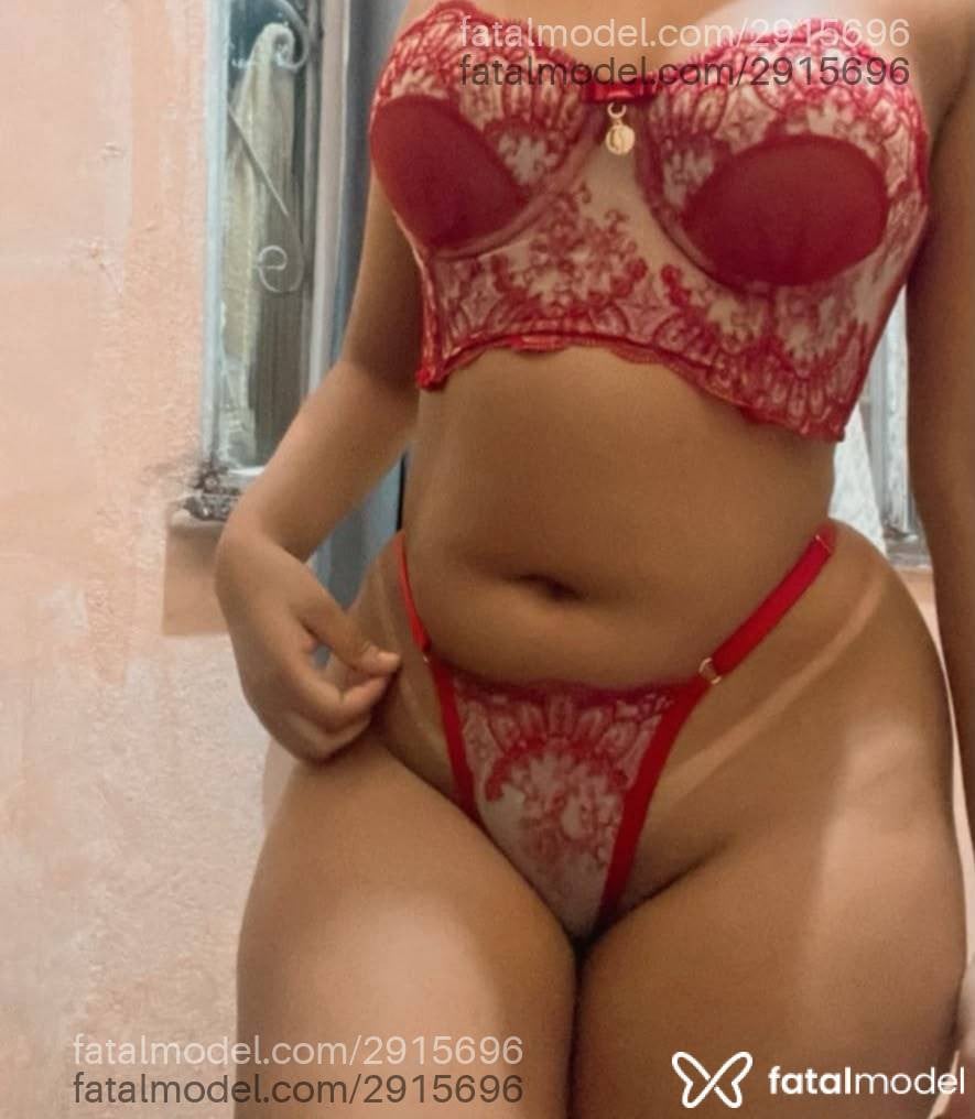 Acompanhante mulher loira (o) de olhos castanhos - Bruna