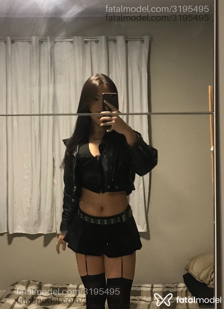 Acompanhante mulher trans com cabelo castanho de olhos castanhos em Curitiba - Jade Miller