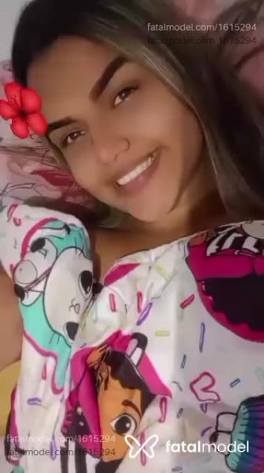 Acompanhante mulher com cabelo castanho de olhos castanhos - Jhuli