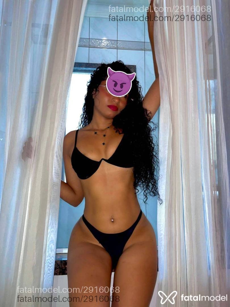 Acompanhante mulher morena (o) de olhos castanhos - Lari Acompanhante mulher morena (o) de olhos castanhos - Lari