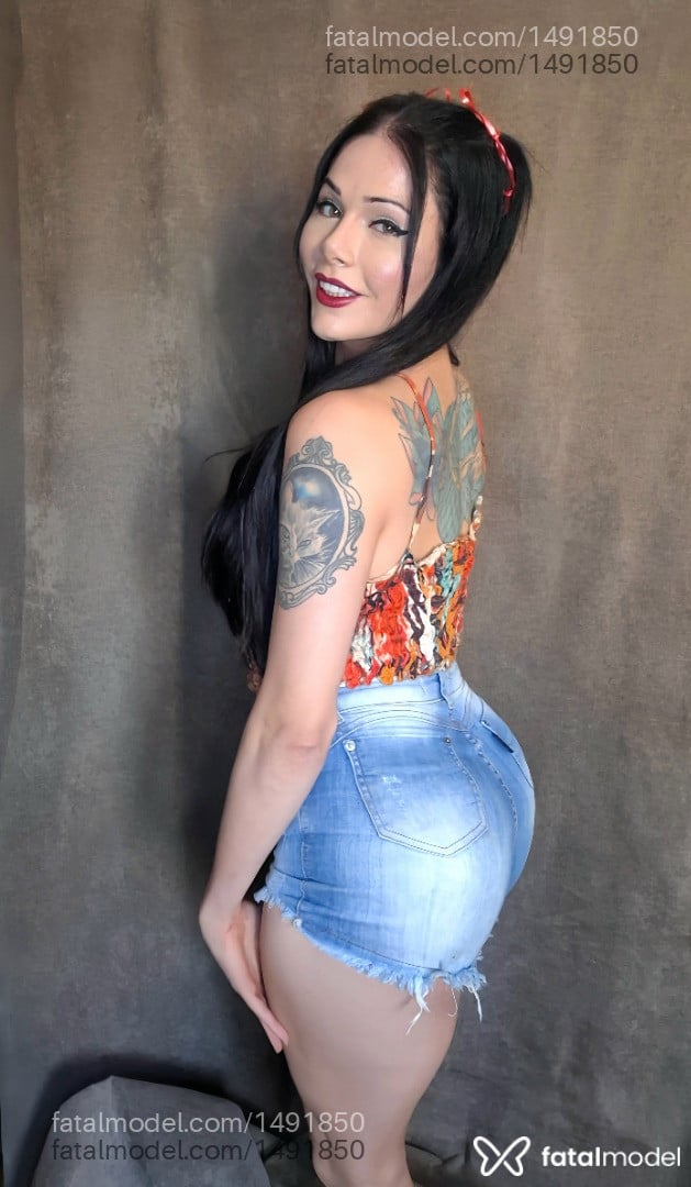 Acompanhante mulher trans com cabelo castanho de olhos mel em Jaú - Milly Regina