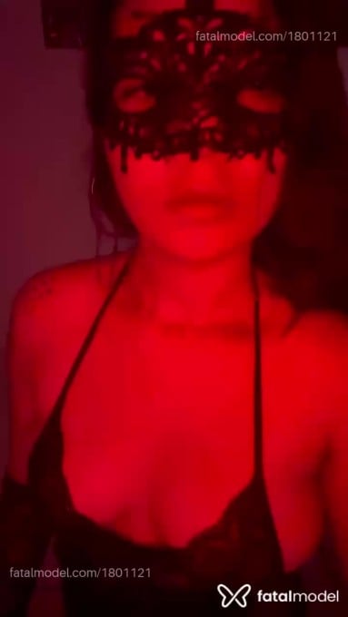 Acompanhante mulher com cabelo castanho de olhos castanhos - Nicole Padilha Acompanhante mulher com cabelo castanho de olhos castanhos - Nicole Padilha