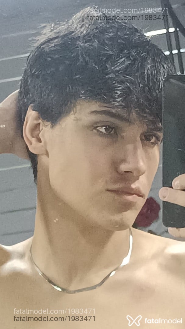 Acompanhante homem morena (o) de olhos castanhos em Balneário Camboriú - RICK