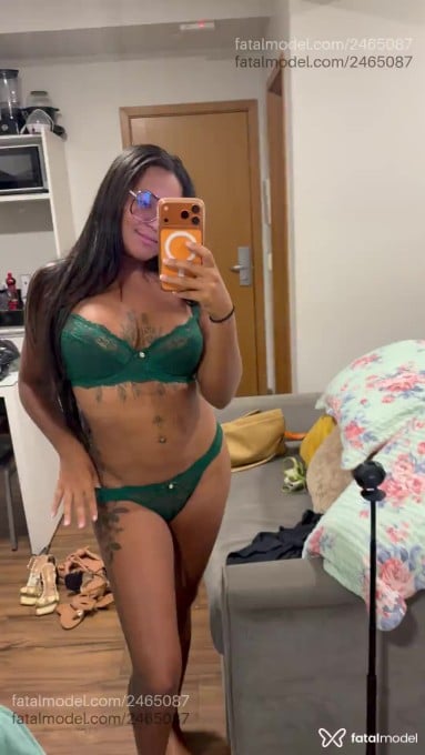 Acompanhante mulher com cabelo castanho de olhos castanhos em Brasília Acompanhante mulher com cabelo castanho de olhos castanhos em Brasília - Safira Satto