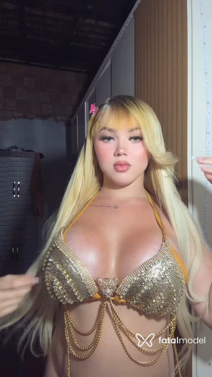Acompanhante mulher trans loira (o) de olhos azuis - Lary Bella Acompanhante mulher trans loira (o) de olhos azuis - Lary Bella