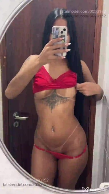 Acompanhante mulher morena (o) de olhos castanhos - Helena Dias