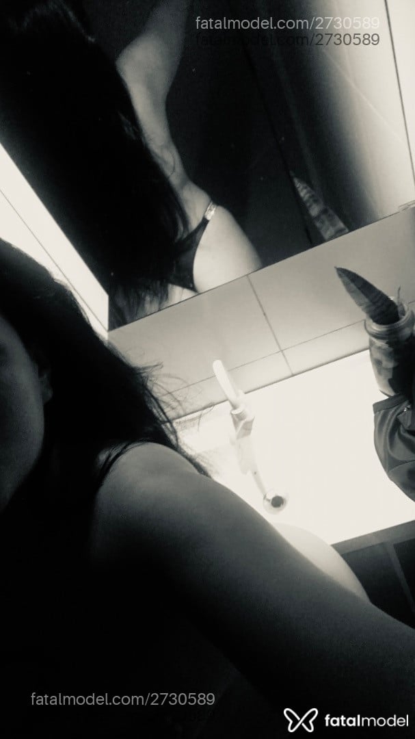 Acompanhante mulher com cabelo castanho de olhos verdes em Vila Flores - Vii