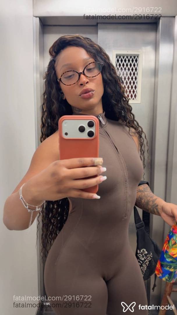 Acompanhante mulher morena (o) de olhos mel - Alice Castro