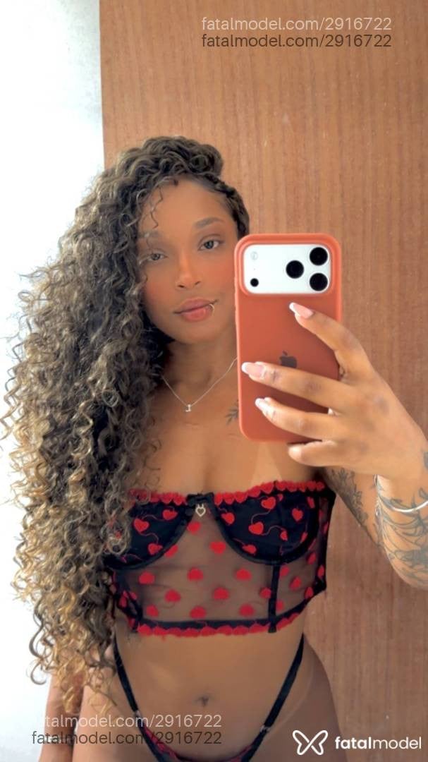 Acompanhante mulher morena (o) de olhos mel - Alice