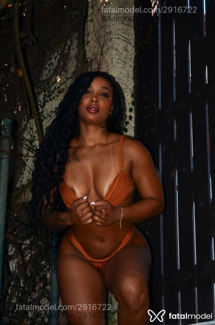 Acompanhante mulher morena (o) de olhos mel - Alice Castro