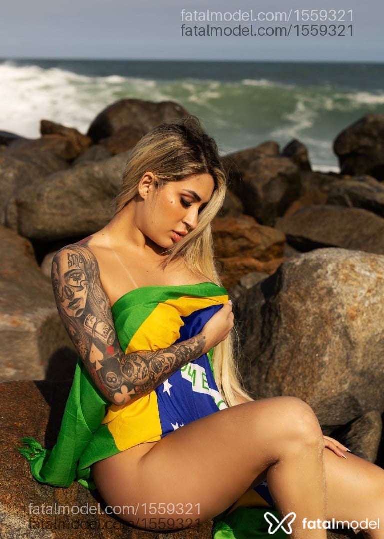 Acompanhante mulher loira (o) de olhos azuis - Emily Bittencourt Acompanhante mulher loira (o) de olhos azuis - Emily Bittencourt