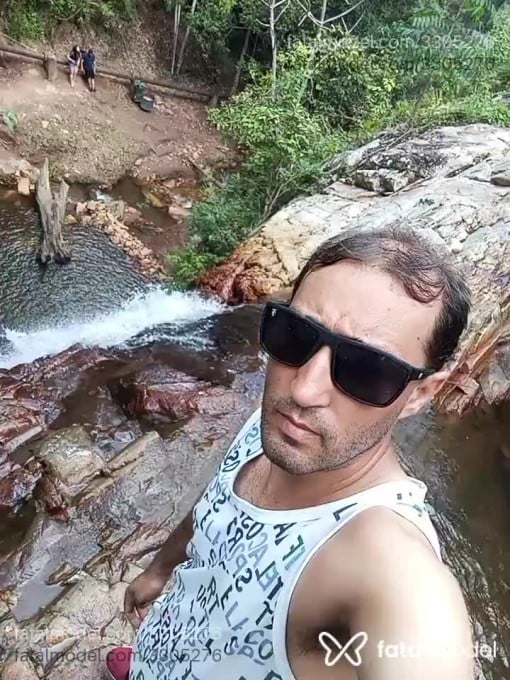 Acompanhante homem com cabelo castanho de olhos castanhos - Diego Acompanhante homem com cabelo castanho de olhos castanhos - Diego
