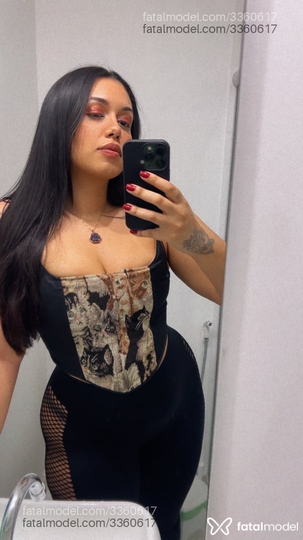 Acompanhante mulher morena (o) de olhos pretos - Milka