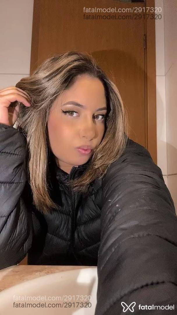 Acompanhante mulher loira (o) de olhos verdes - Cristal