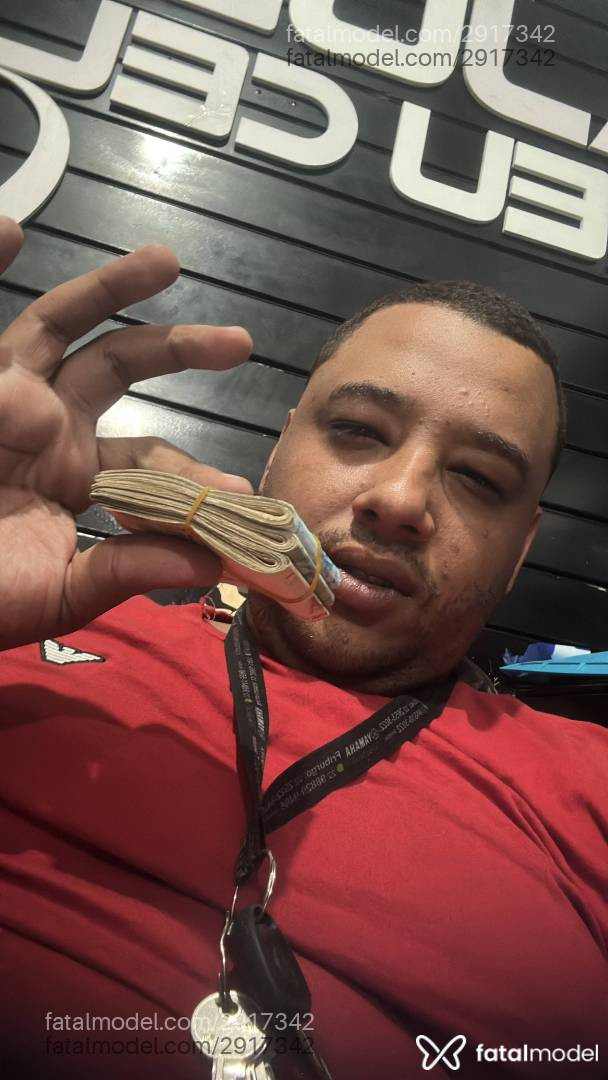 Acompanhante homem morena (o) de olhos castanhos em Macaé - David