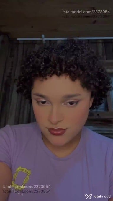 Acompanhante mulher trans com cabelo castanho de olhos castanhos em Araranguá - Sarina