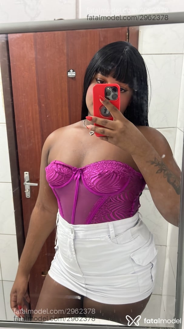 Acompanhante mulher trans morena (o) de olhos pretos em Salvador - Ana Luiza