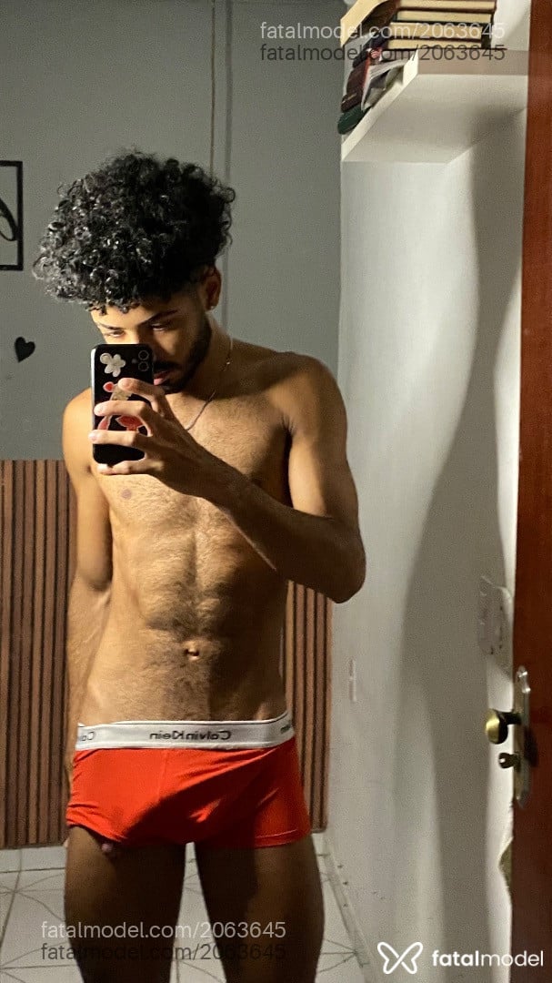 Acompanhante homem morena (o) de olhos pretos em Virtual - Estevan