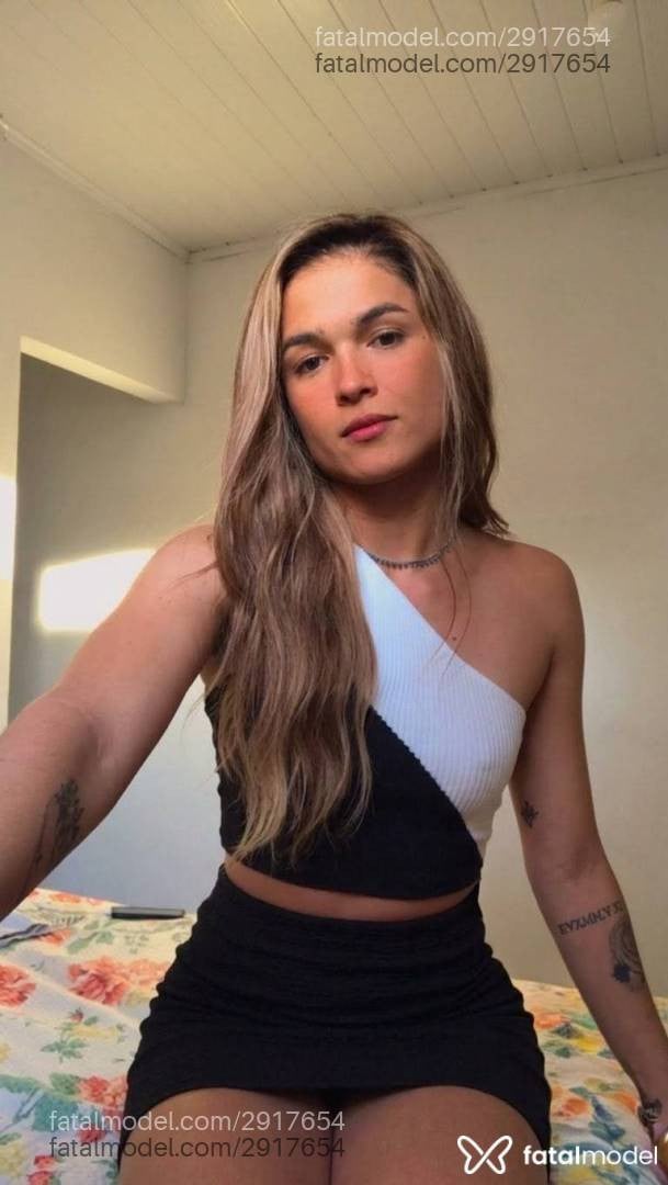 Acompanhante mulher trans com cabelo castanho de olhos castanhos em Araçatuba - Keller