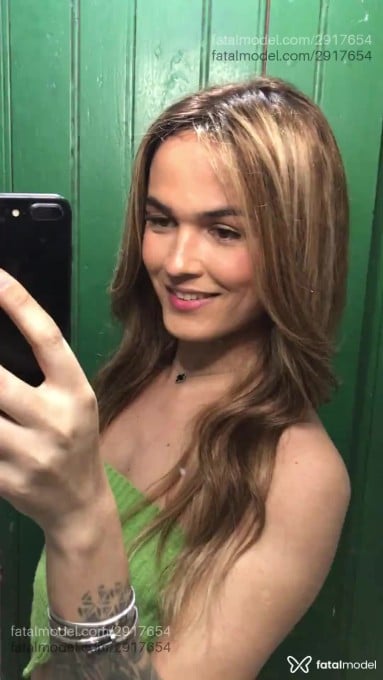 Acompanhante mulher trans com cabelo castanho de olhos castanhos em Araçatuba - Keller