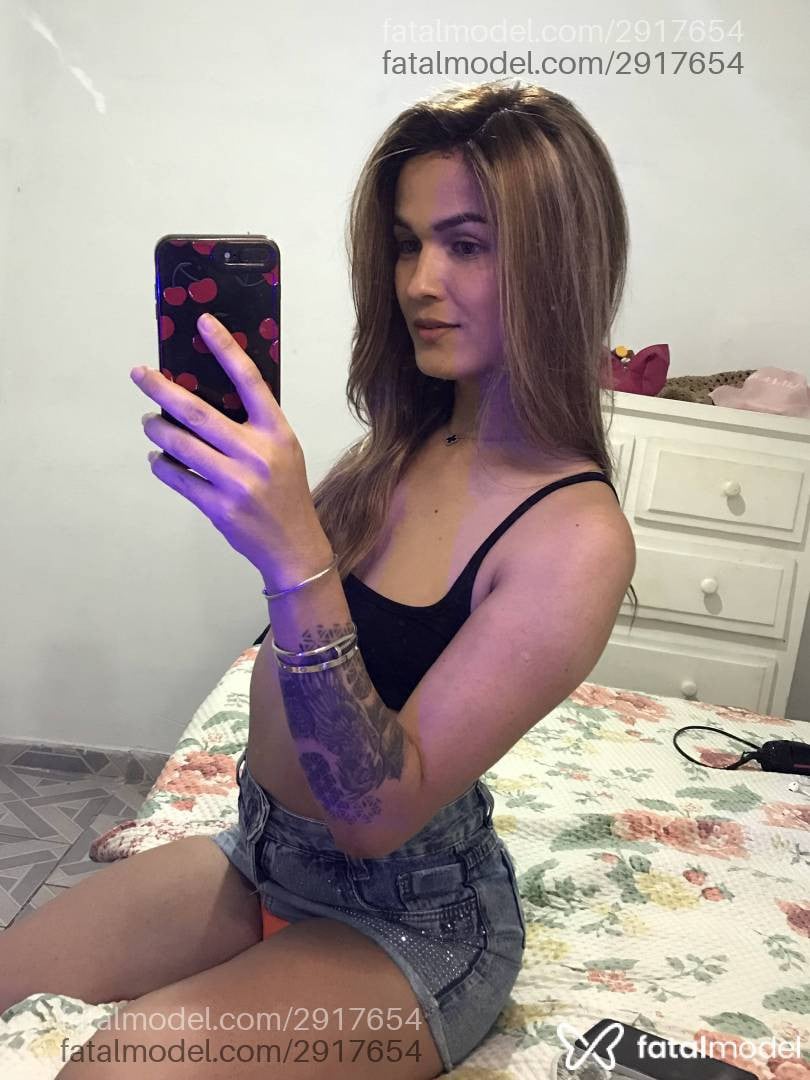 Acompanhante mulher trans com cabelo castanho de olhos castanhos em Araçatuba - Keller