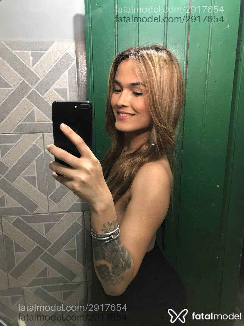 Acompanhante mulher trans com cabelo castanho de olhos castanhos em Araçatuba - Keller