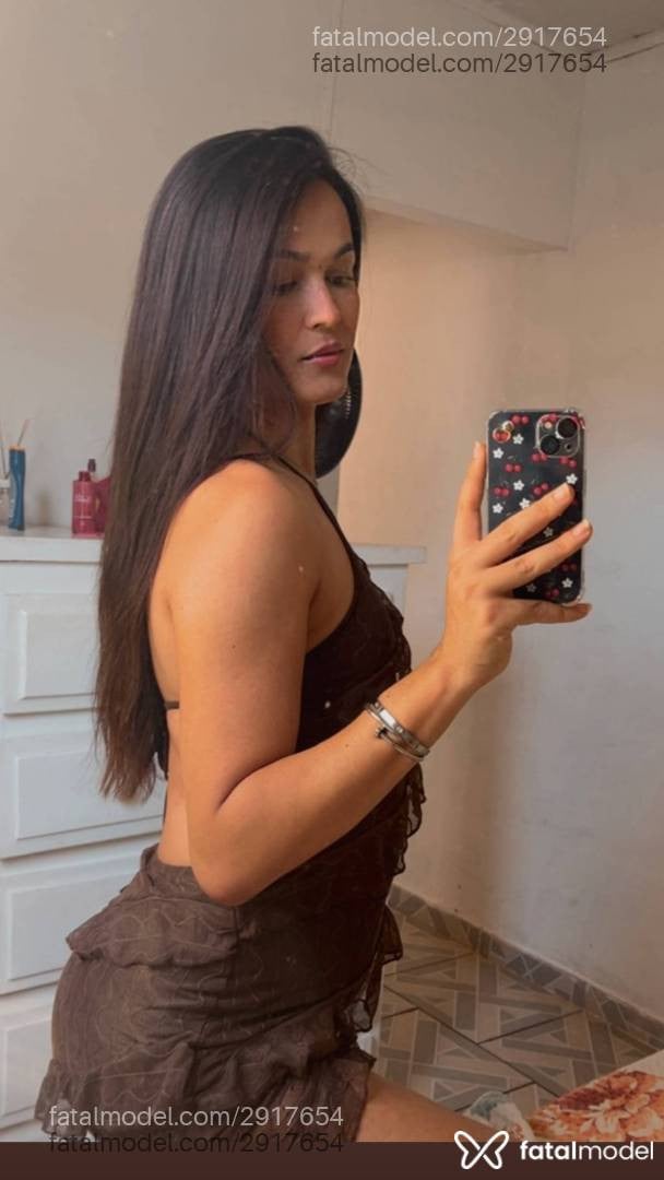 Acompanhante mulher trans com cabelo castanho de olhos castanhos em Araçatuba - Keller