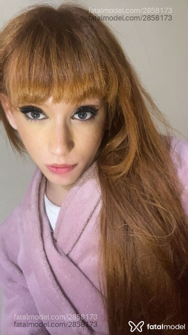 Acompanhante mulher trans ruiva (o) de olhos mel em Barra Mansa - Agatinha