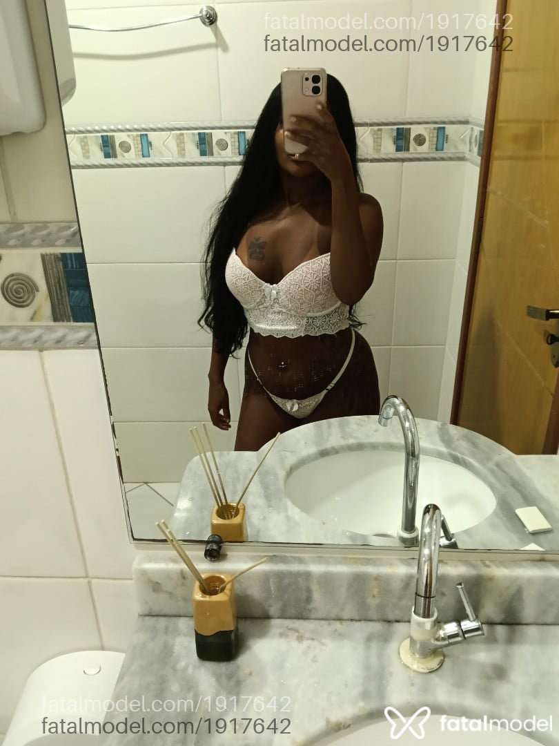 Acompanhante mulher morena (o) de olhos pretos - Taty Acompanhante mulher morena (o) de olhos pretos - Taty