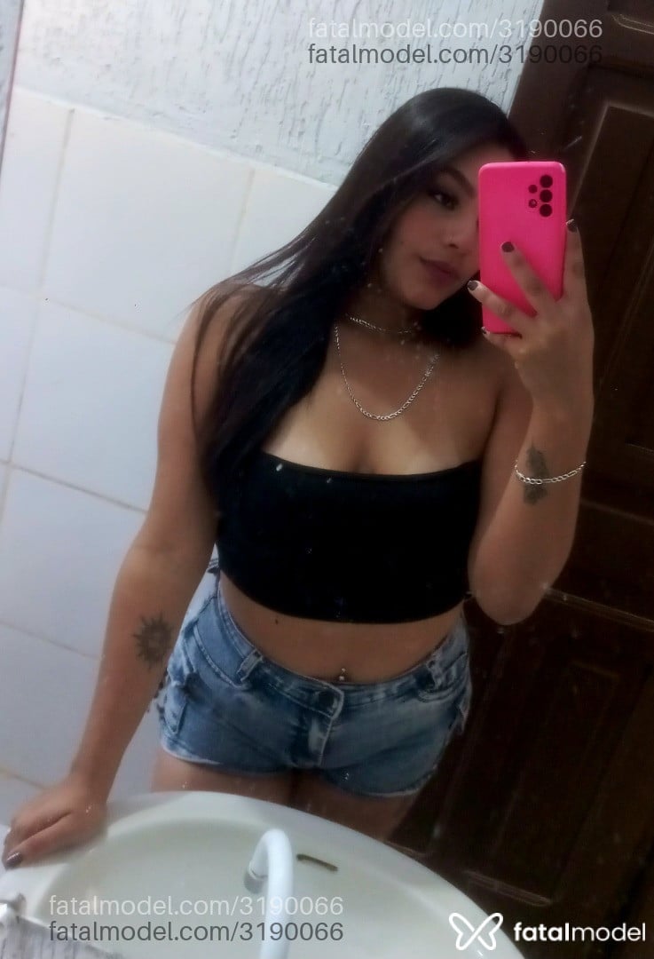 Acompanhante mulher morena (o) de olhos castanhos em Brasília Acompanhante mulher morena (o) de olhos castanhos em Brasília - Beattriz