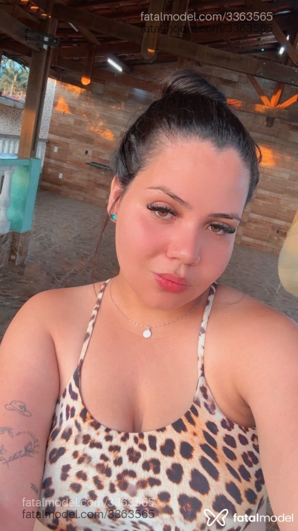 Acompanhante mulher morena (o) de olhos castanhos em Muzambinho - Helen