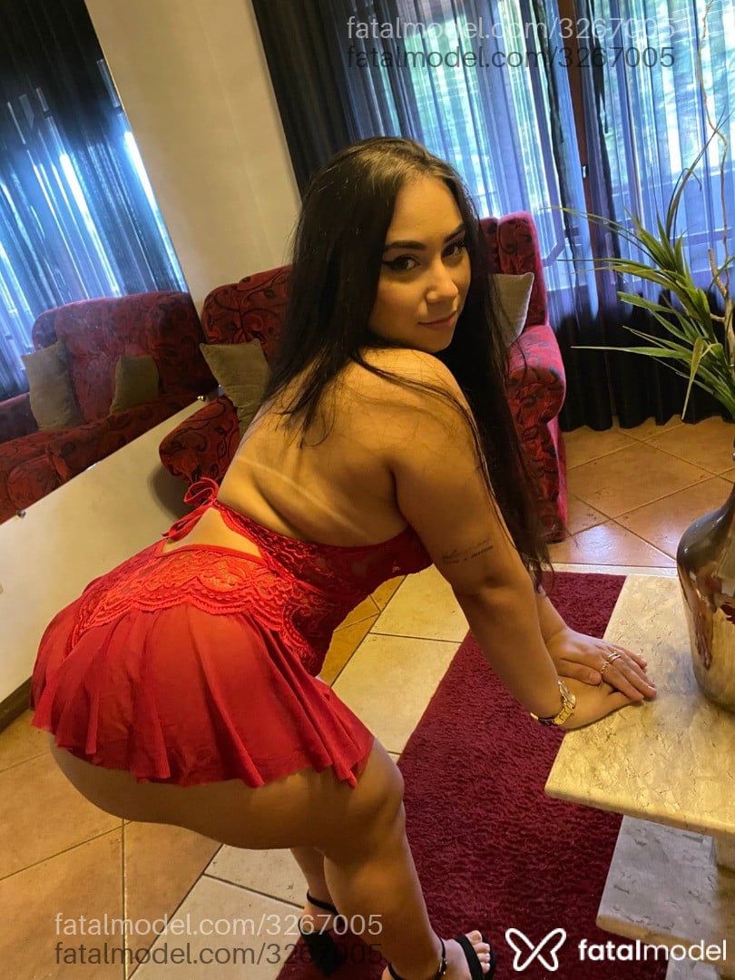 Acompanhante mulher com cabelo castanho de olhos verdes em Canoas - Camilla Fischer
