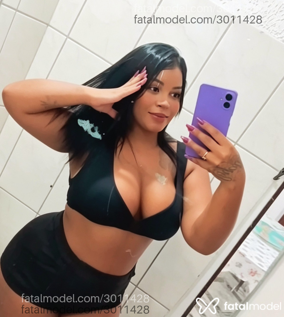 Acompanhante mulher morena (o) de olhos pretos - Nicole Acompanhante mulher morena (o) de olhos pretos - Nicole