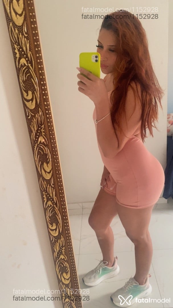 Acompanhante mulher com cabelo castanho de olhos verdes em Jijoca de Jericoacoara - Juliana Campos