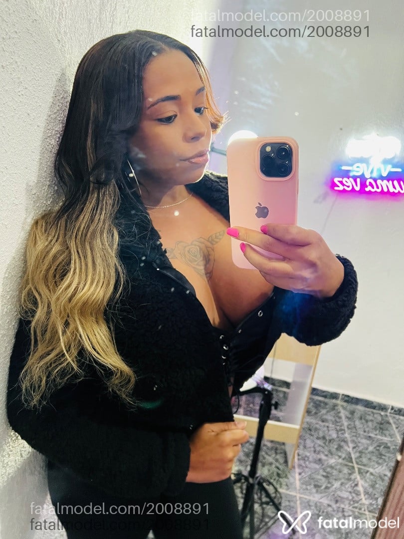 Acompanhante mulher morena (o) de olhos castanhos - Samira Mello Acompanhante mulher morena (o) de olhos castanhos - Samira Mello