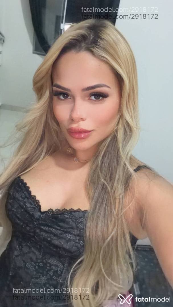Acompanhante mulher loira (o) de olhos pretos - Laura Sitte