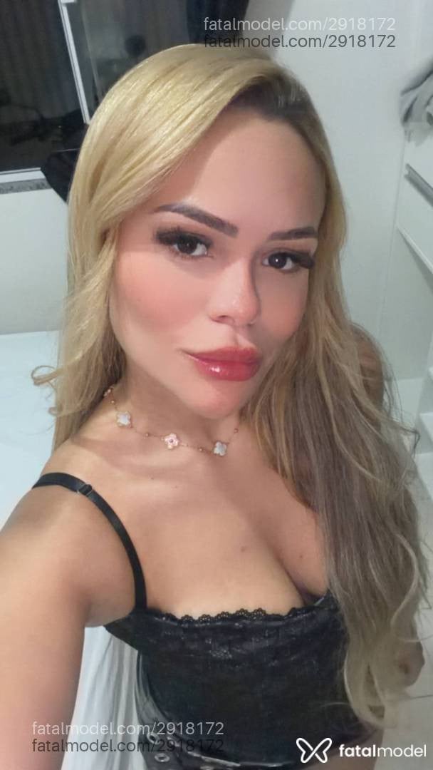 Acompanhante mulher loira (o) de olhos pretos - Laura Sitte